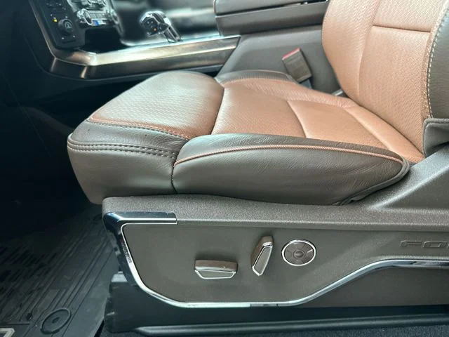 Used 2025  Ford King Ranch image 13