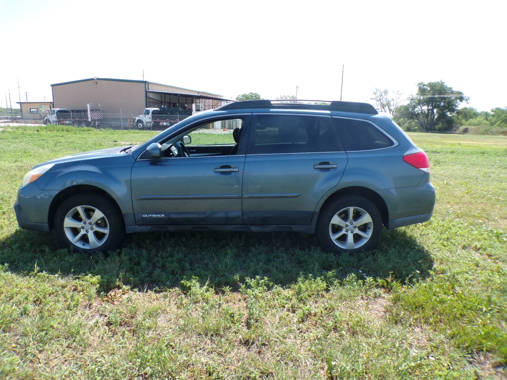 Used 2013 Twighlight Blue Metallic Subaru 2.5i Premium image 8