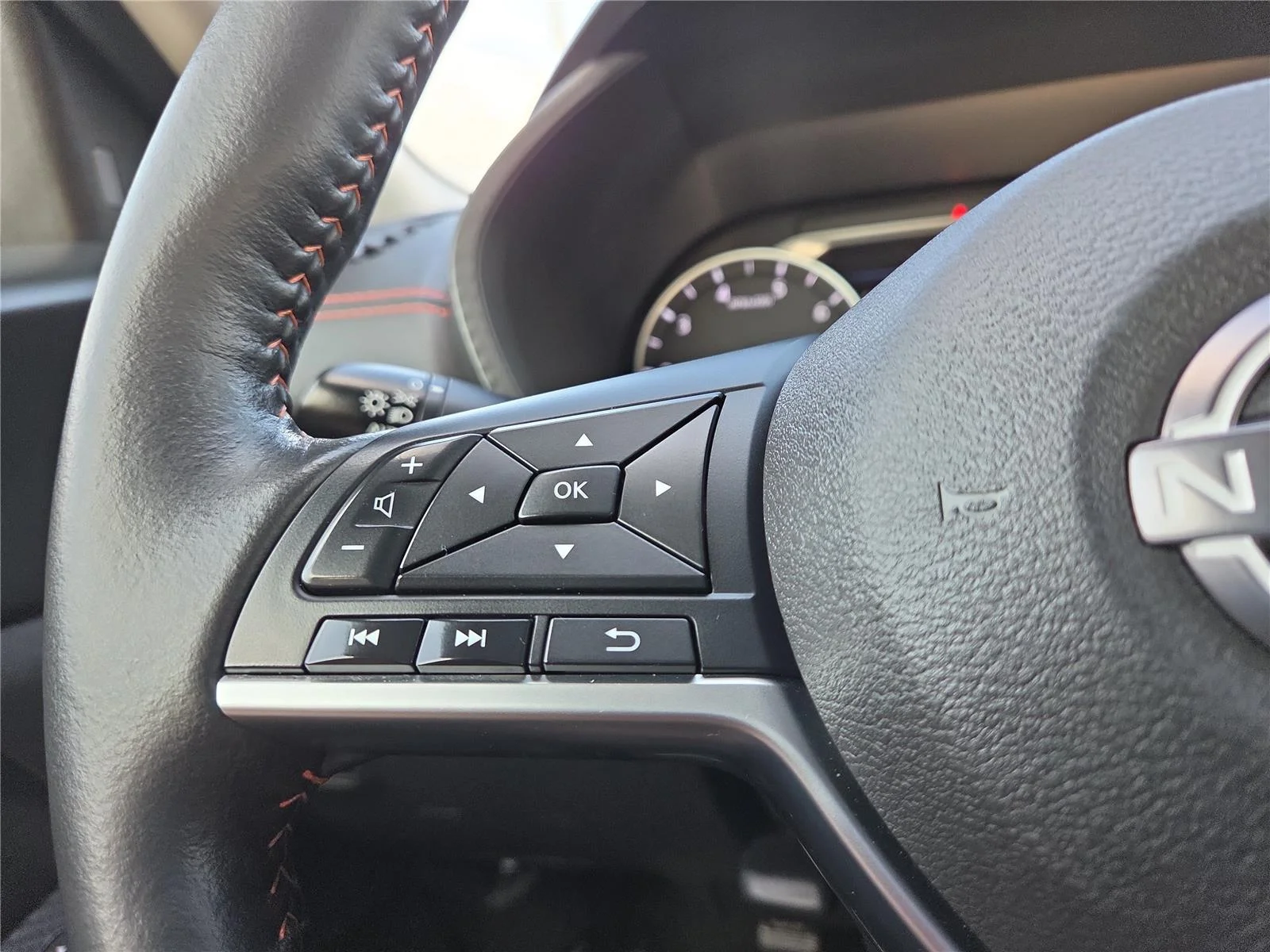 Used 2024 Atlantic Gray Metallic/Super Black Nissan SR image 14