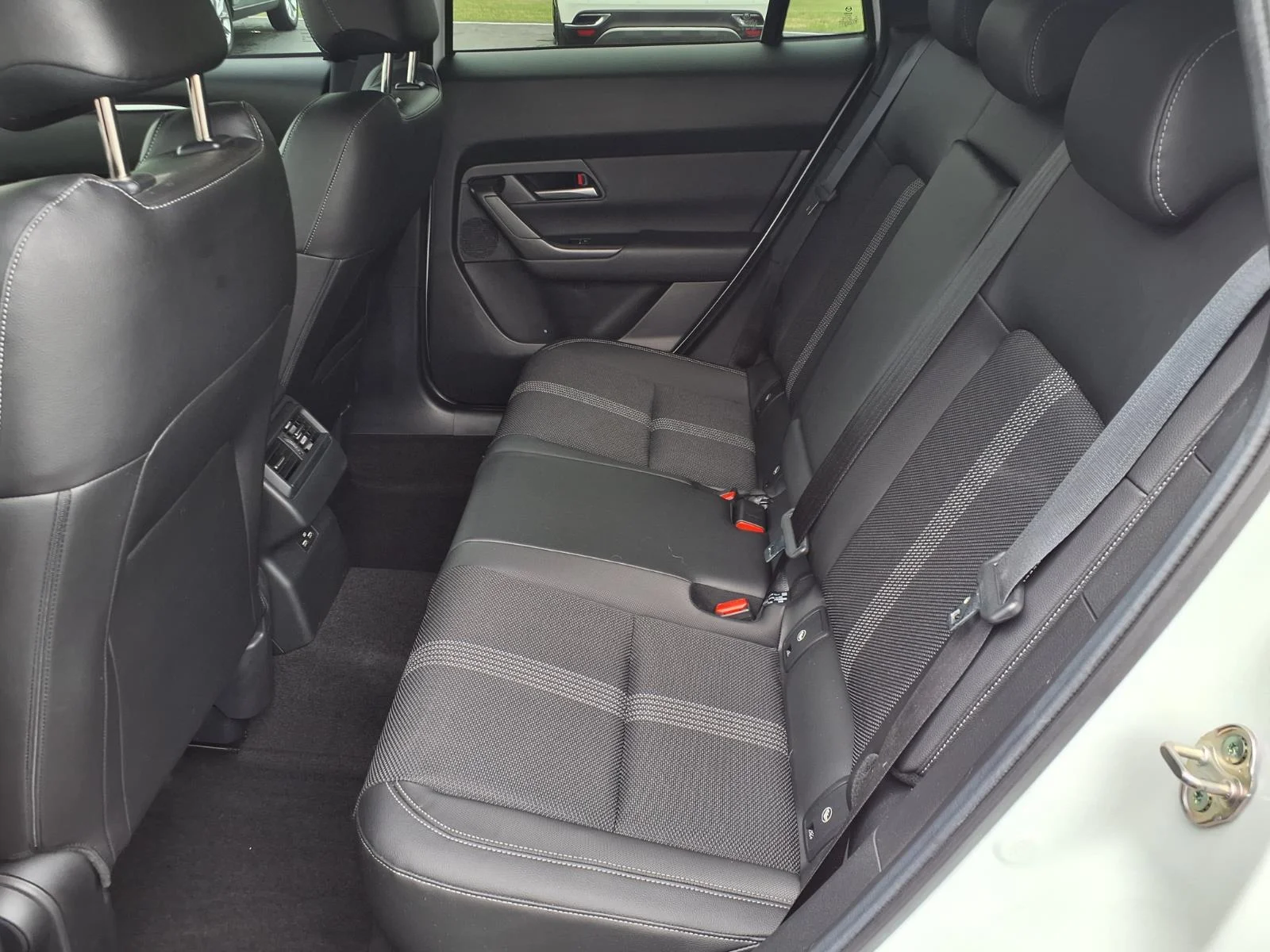 Used 2023 Wind Chill Pearl Mazda 2.5 S Select image 8