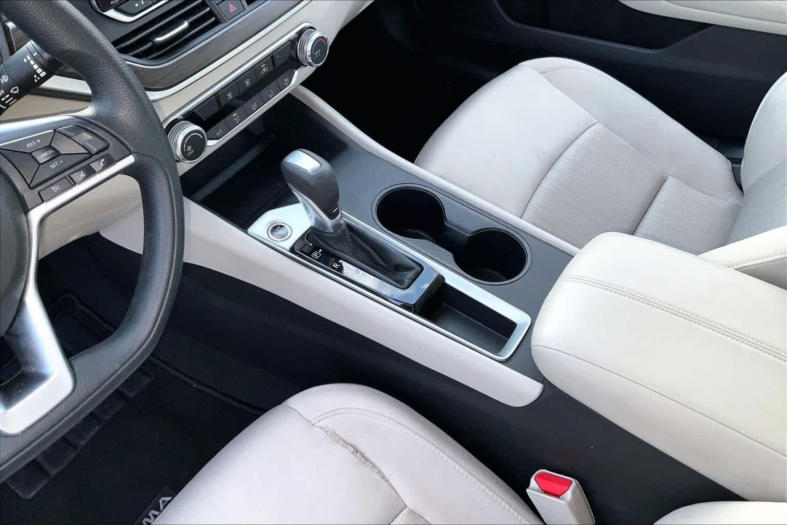 Used 2025 Bluestone Pearl Nissan SV image 12