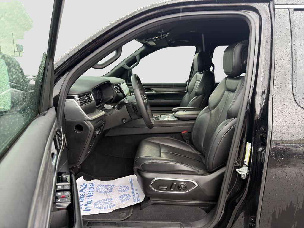 Used 2023 Black Jeep Series III image 9