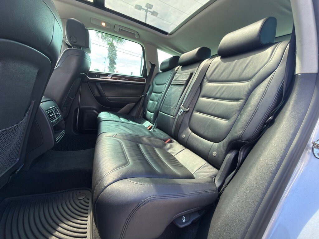 Used 2014 SILVER Volkswagen V6 Sport image 10