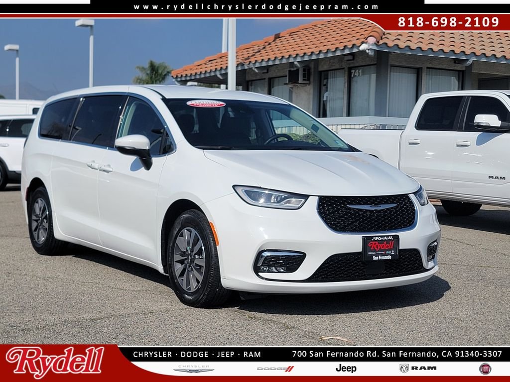 2023 Chrysler Pacifica Hybrid Touring L FWD