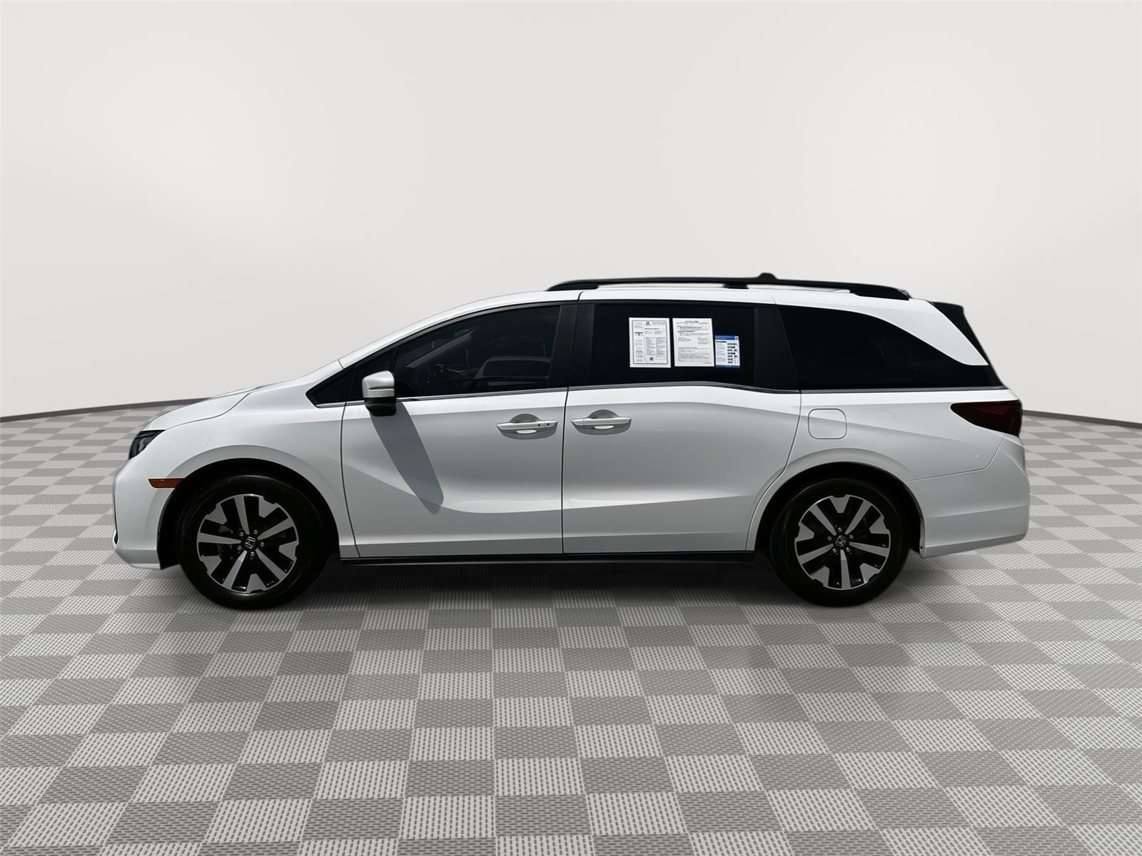 Used 2026 Platinum White Pearl Honda EX-L image 3