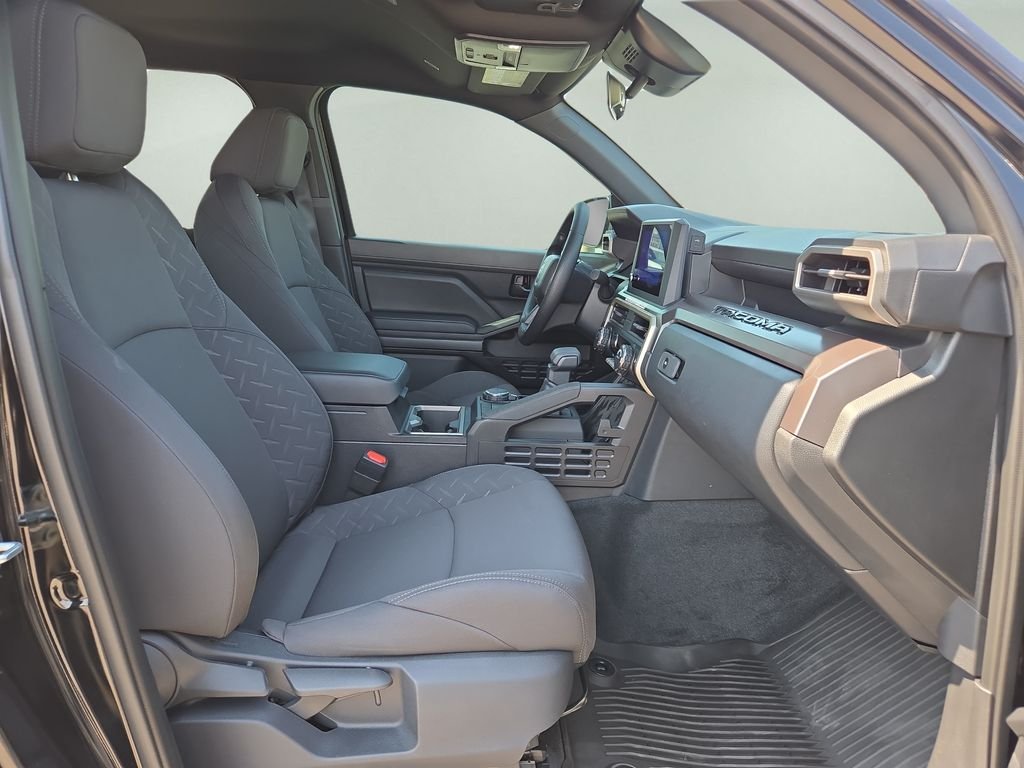 2025 Toyota Tacoma SR5 - Photo 28