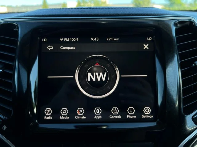Used 2019 Gray Jeep Limited image 28
