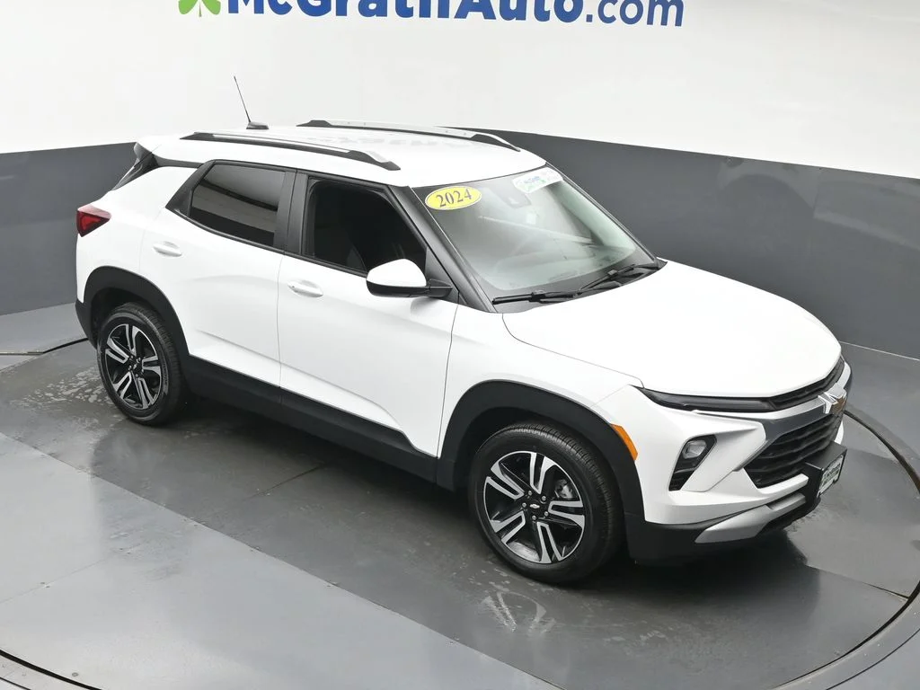 Used 2024 White Chevrolet LT image 3