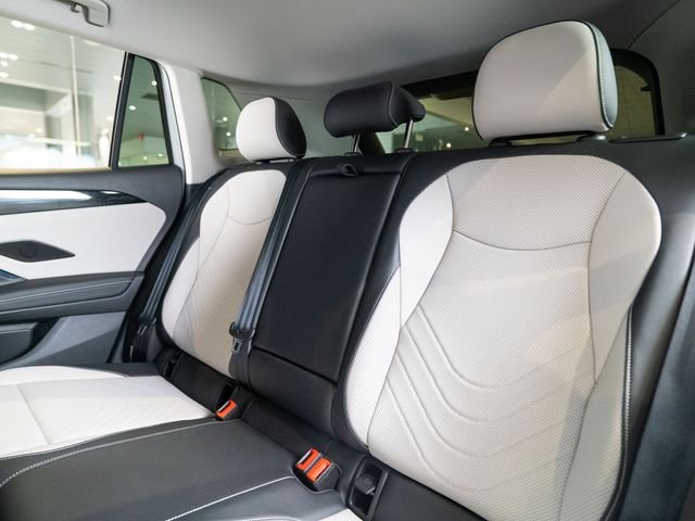 2025 Volkswagen Tiguan SE - Photo 28