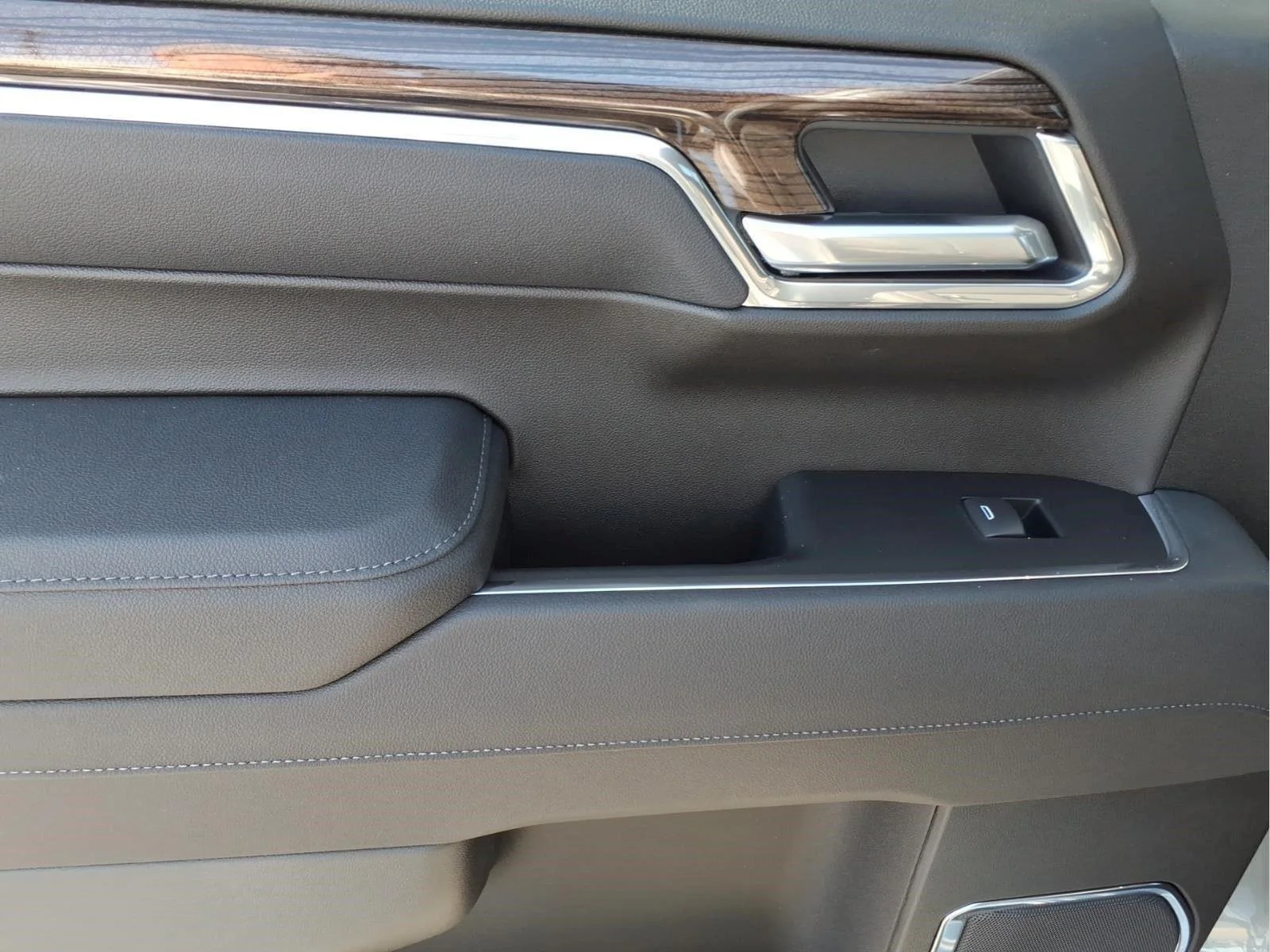 New 2026 Sterling Gray Metallic Chevrolet LT Trail Boss image 9