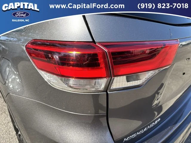 Used 2017 Gray Toyota SE image 15