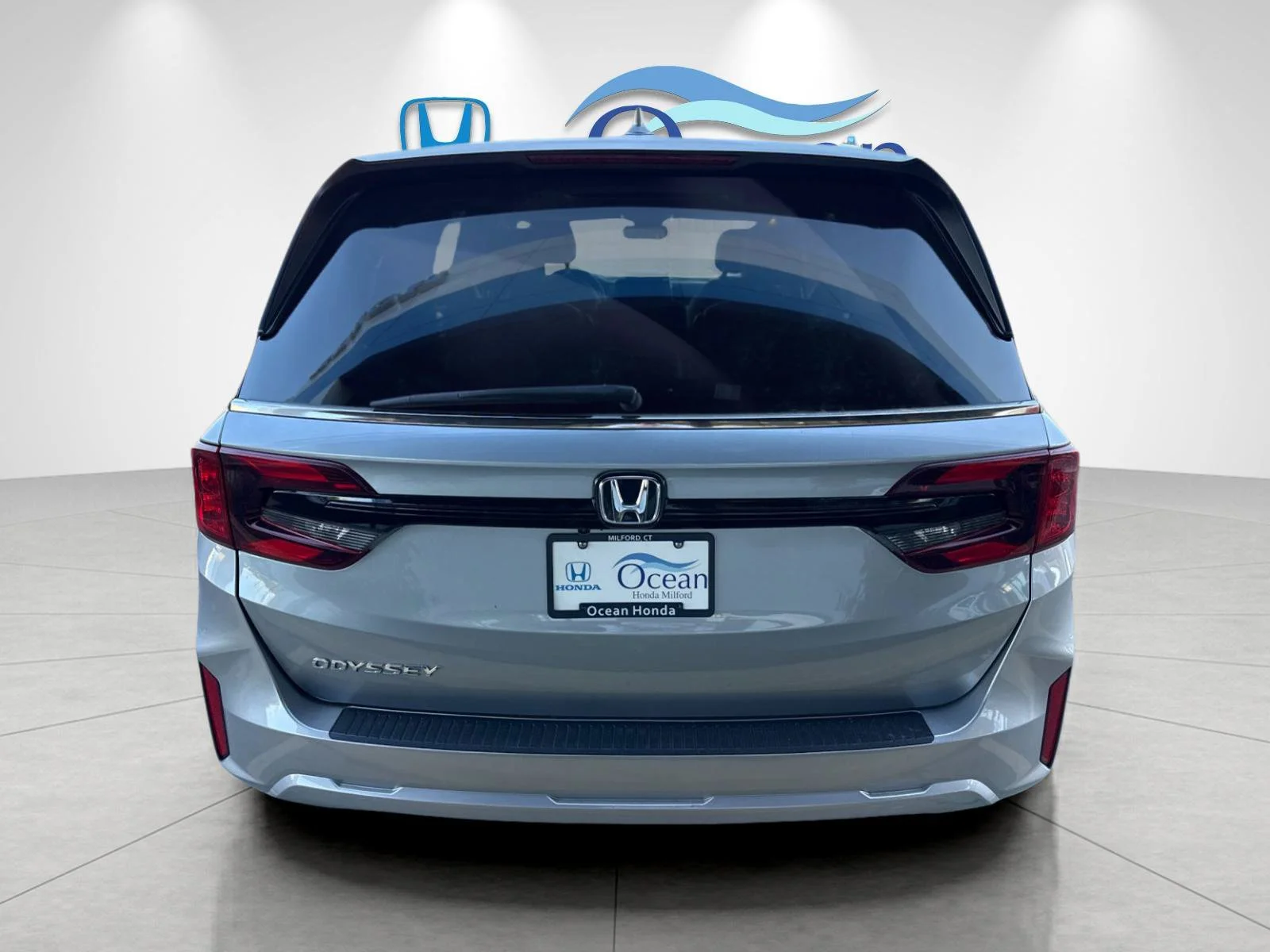 Used 2025 Solar Silver Metallic Honda EX-L image 4
