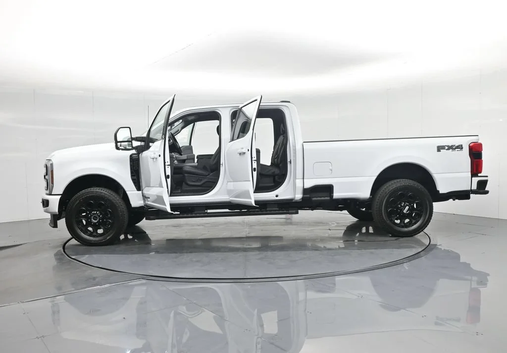 New 2026 Oxford White Ford Lariat image 4