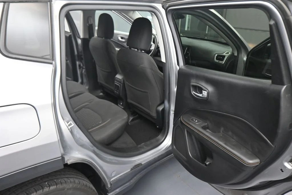 Used 2018 Silver Jeep Sport image 41