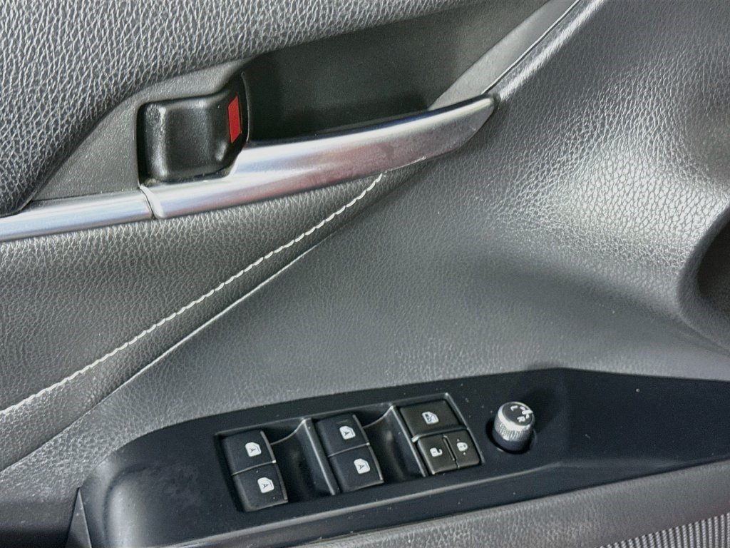 Used 2018 Wind Chill Pearl Toyota XSE V6 image 20