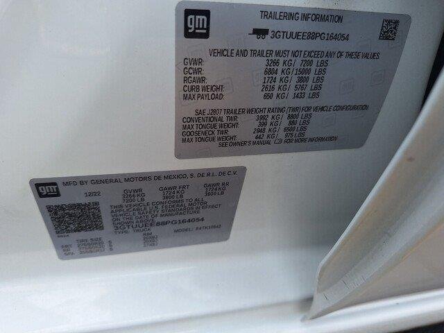 Used 2023 WHITE GMC AT4 image 35