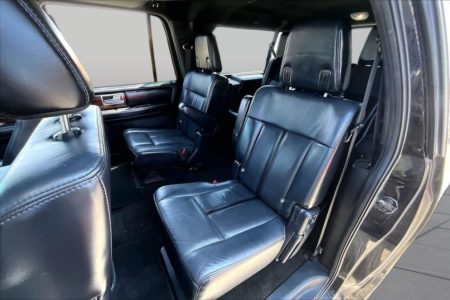 Used 2016 Black Velvet Lincoln Select image 20