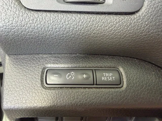 Used 2018 White Nissan 2.5 S image 13