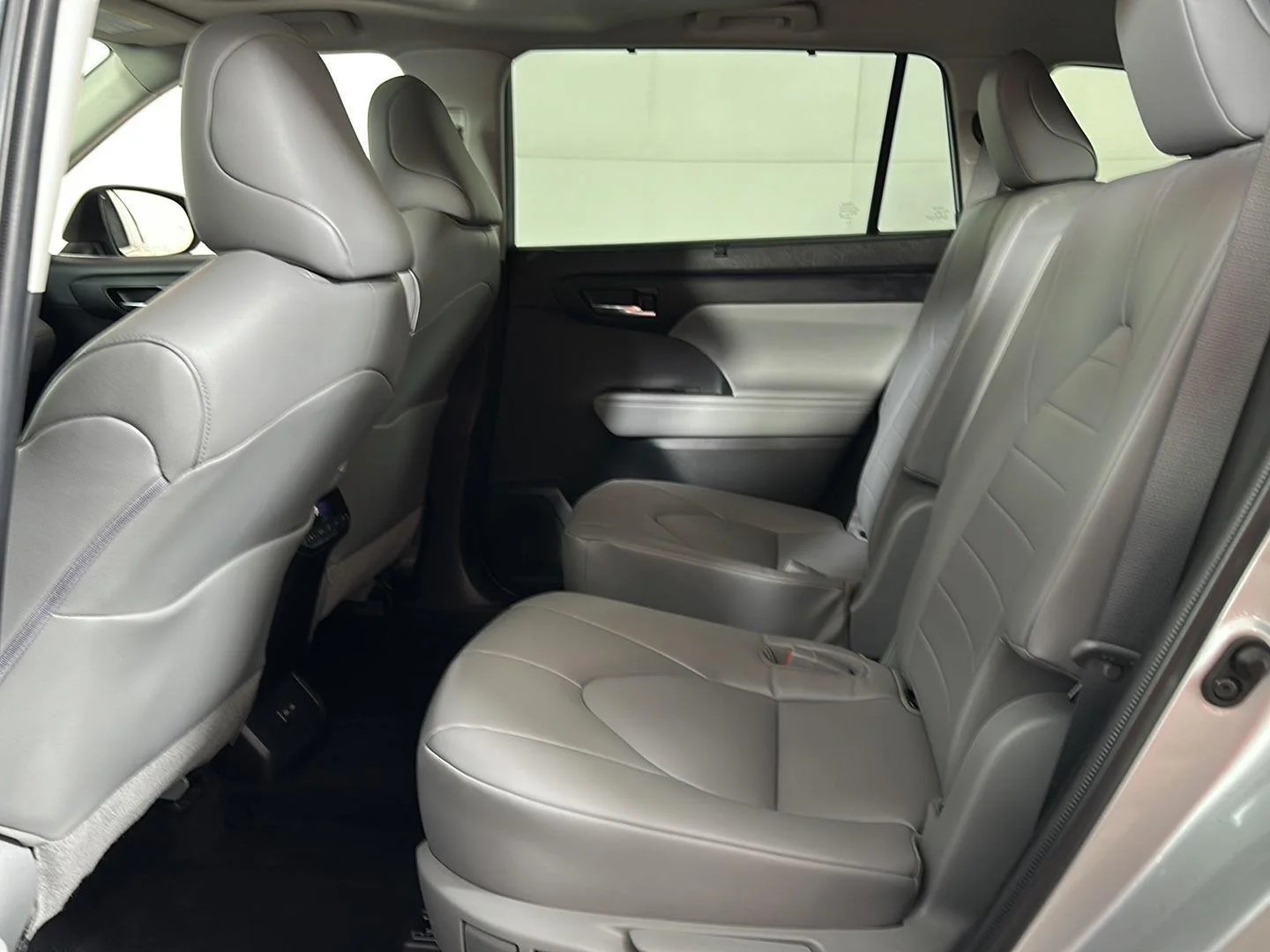 Used 2022 Celestial Silver Metallic Toyota XLE image 11