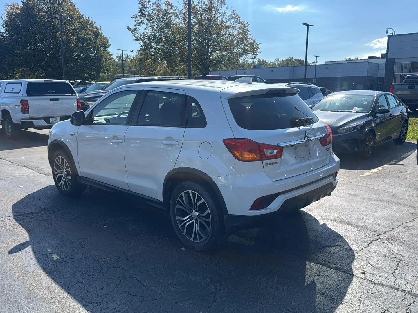 Used 2018 Diamond White Pearl Mitsubishi LE 2.0 image 5
