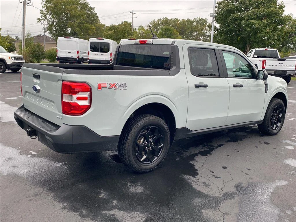 Used 2022 Oxford White Ford XLT image 10