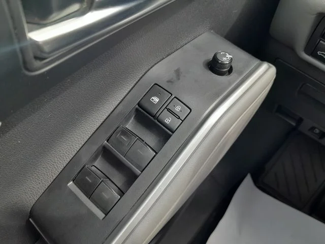 Used 2021  Toyota XLE image 36