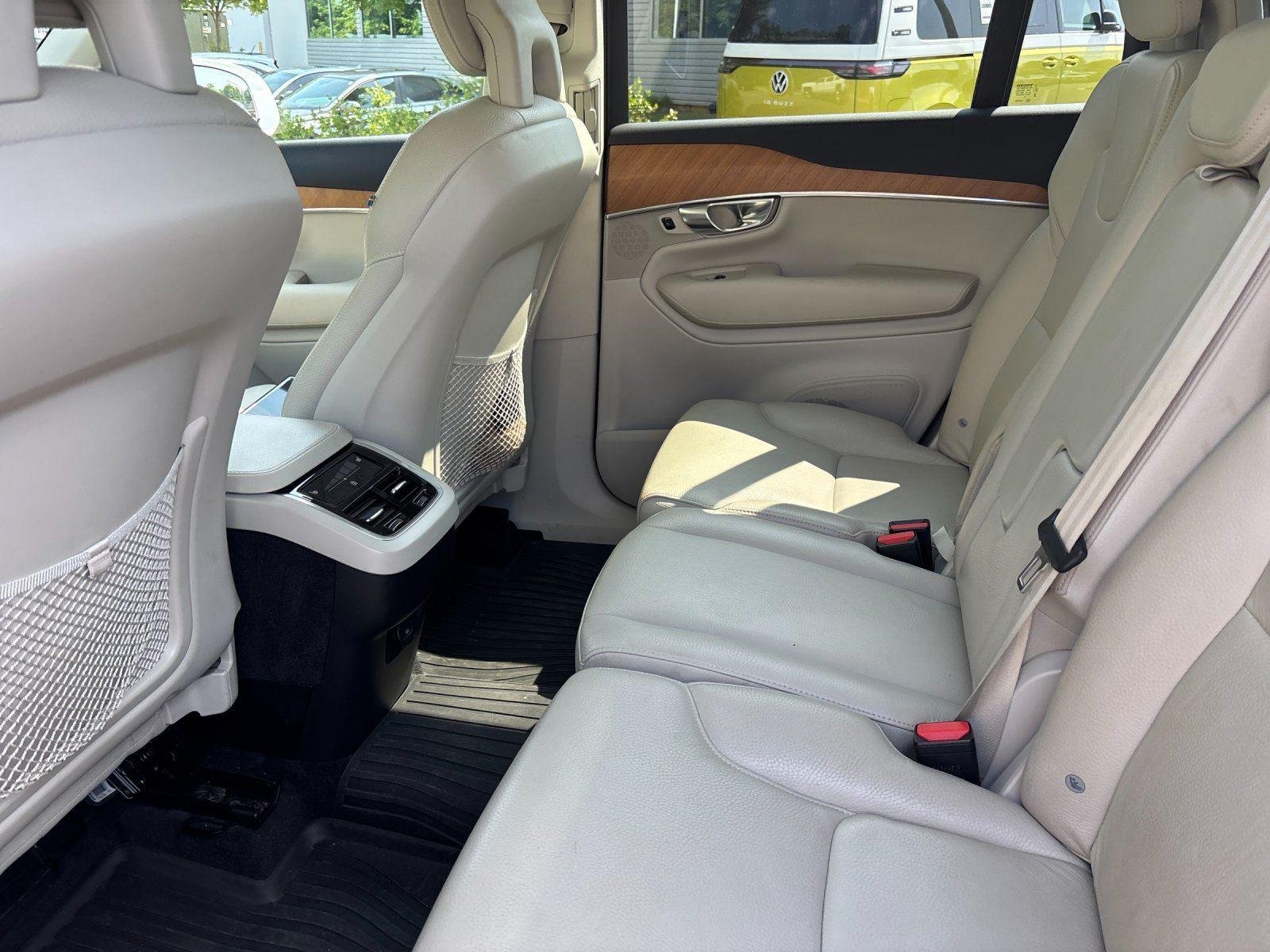 Used 2021 Crystal White Metallic Volvo Momentum image 33