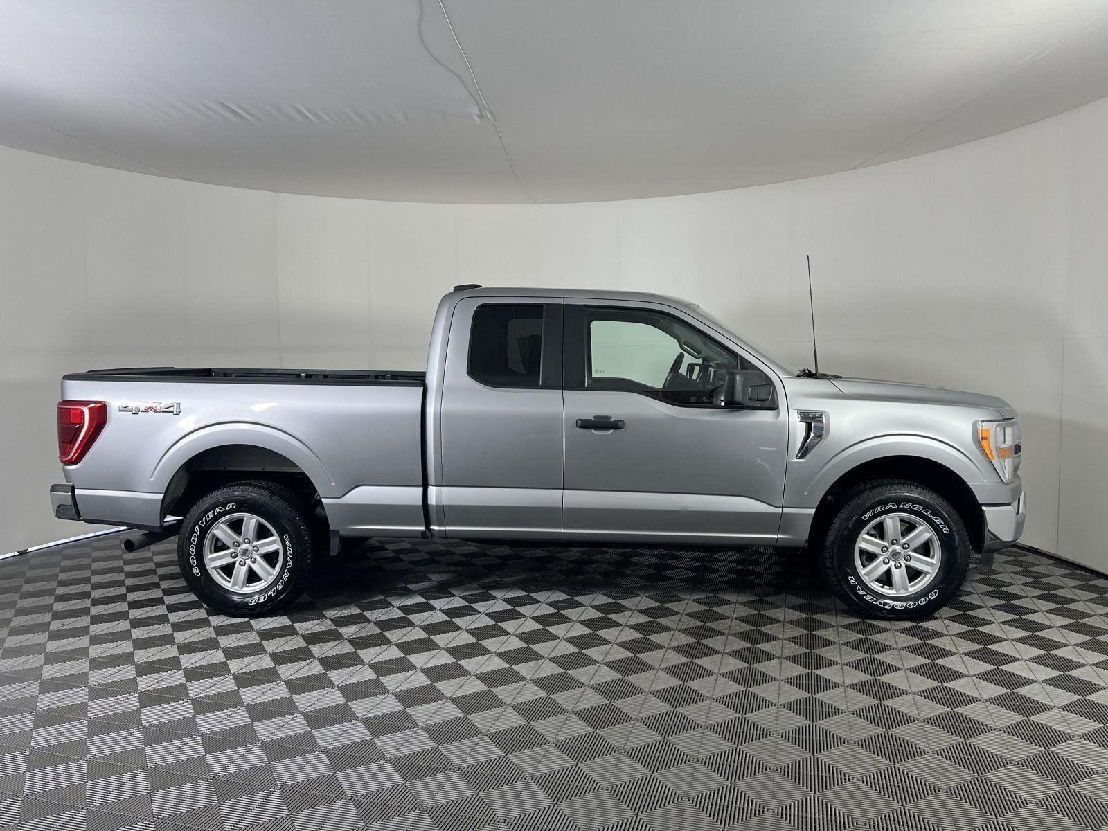 Used 2022 Iconic Silver Ford XLT image 22