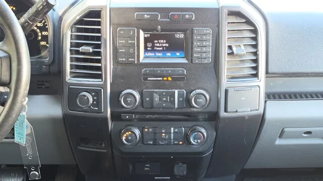Used 2017 Oxford White Ford XLT image 8