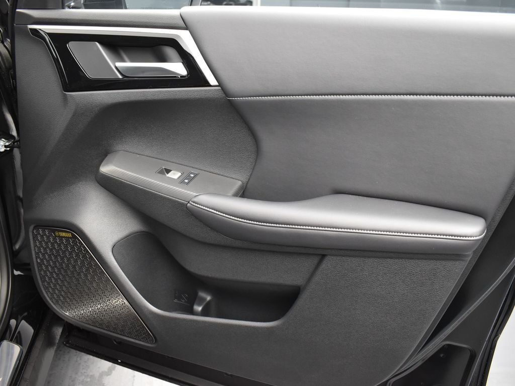 New 2026 Black Mitsubishi SE image 18