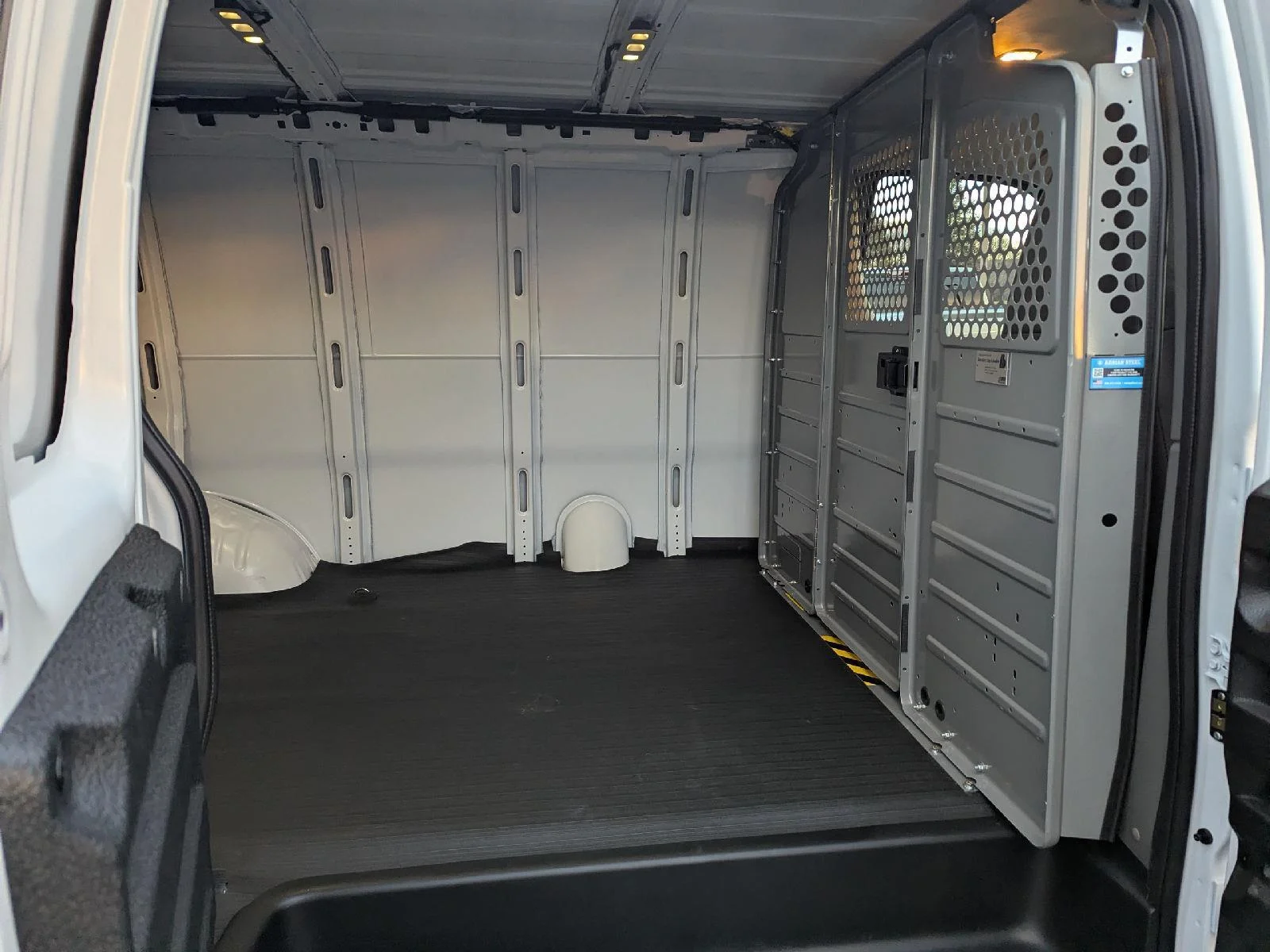 2025 Chevrolet Express Cargo Work Van - Photo 38