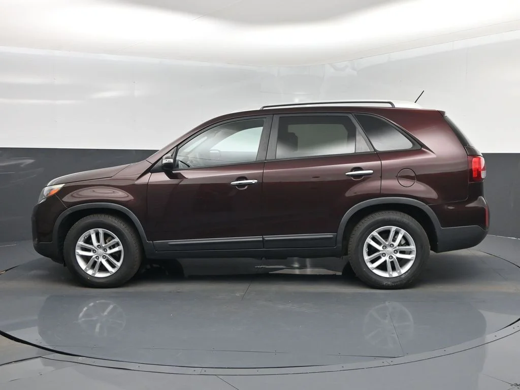 Used 2015 Red Kia LX image 10