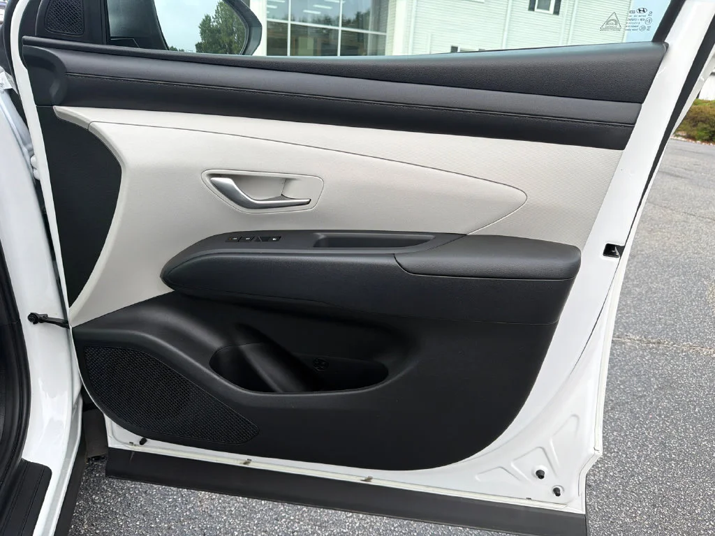 Used 2025 White Hyundai SEL image 14