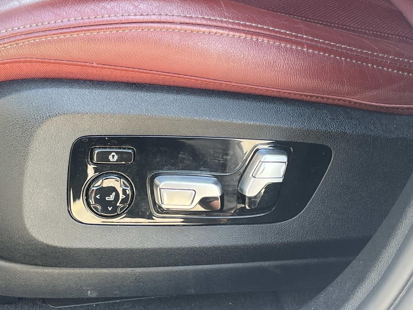 Used 2021 Mineral White Metallic BMW M50i image 24