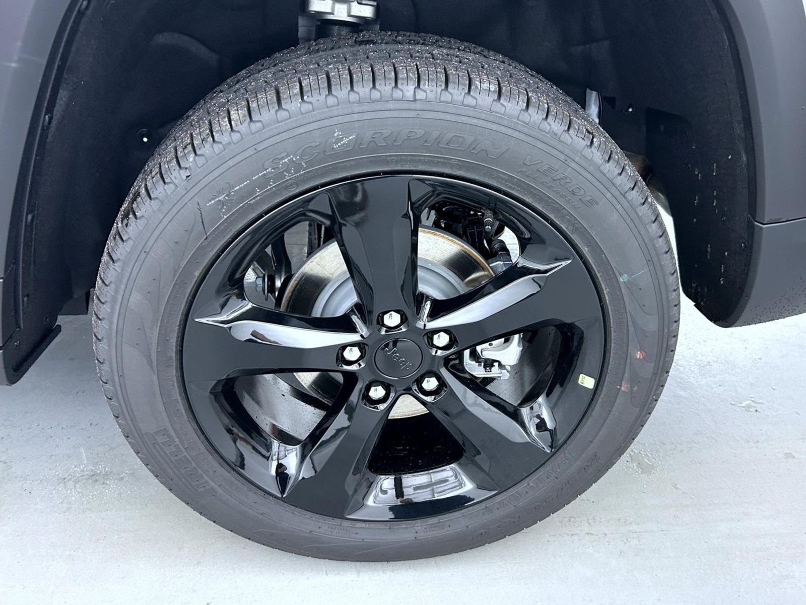 New 2026 Bright White Clear-Coat Exterior Paint Jeep Limited image 23