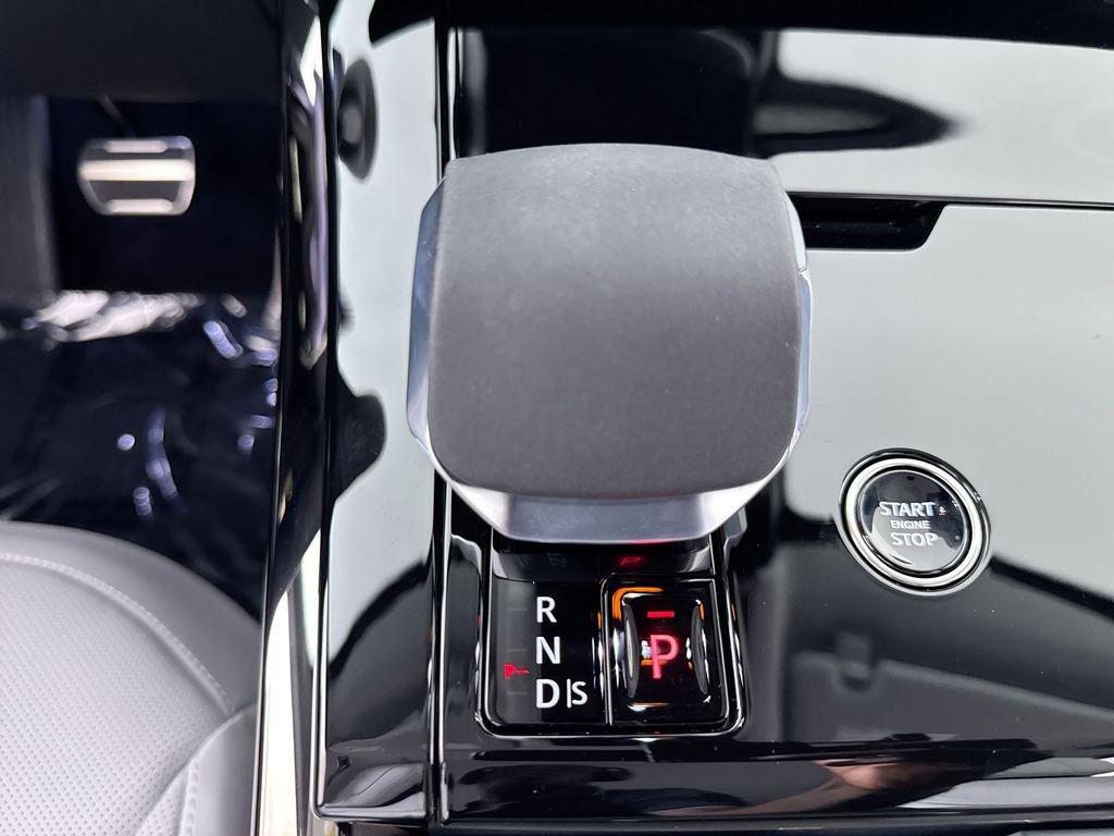 New 2026 Fuji White Land Rover Dynamic SE image 18