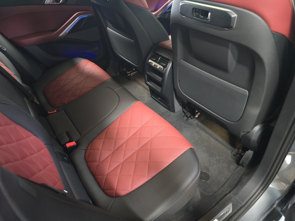Used 2024 Skyscraper Gray Metallic BMW xDrive40i image 16