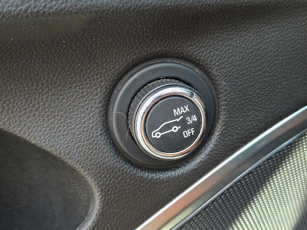 Used 2018 Silver Buick Essence image 32
