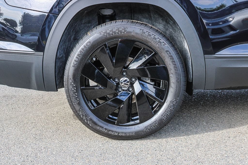New 2026 Black Volkswagen SE w/Technology image 10