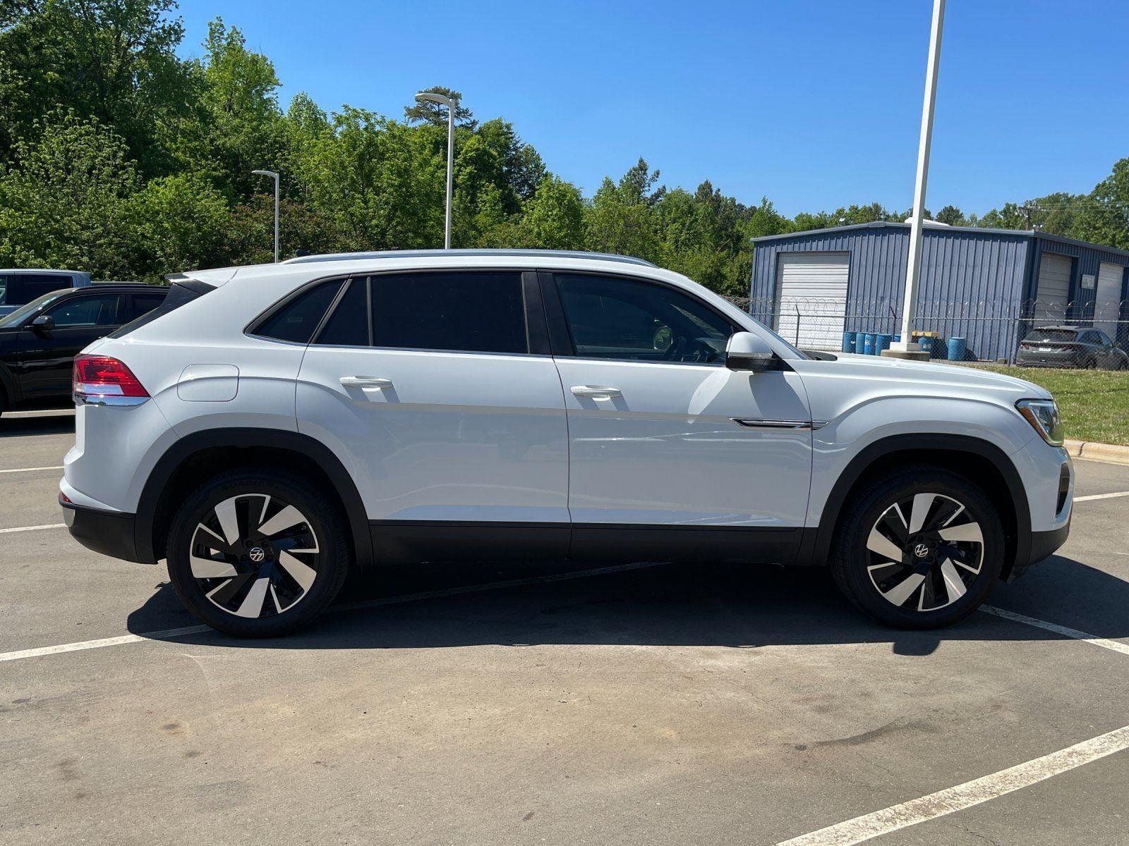 Used 2025 Pure White Volkswagen 2.0T SE w/Technology image 6