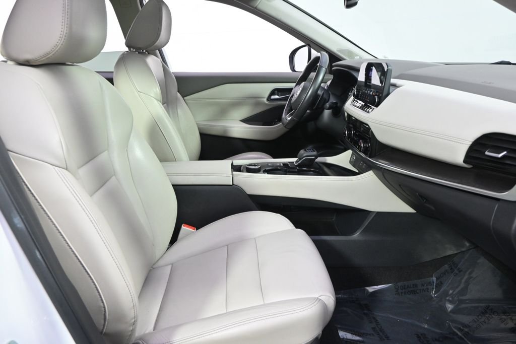 Used 2021 Pearl White Nissan SL image 16