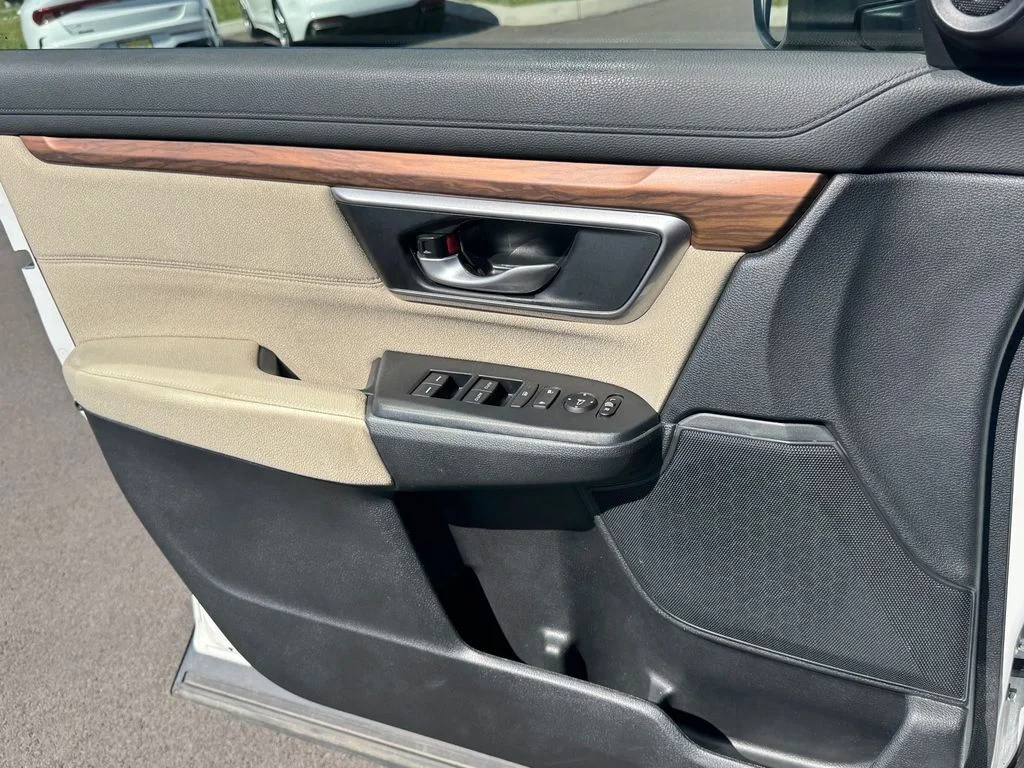 Used 2021 White Honda EX image 18