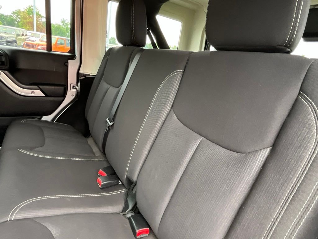 Used 2014 Billet Metallic Clearcoat Jeep Unlimited Sahara image 36