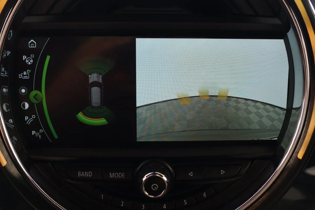 Used 2017 Thunder Gray Metallic MINI  image 17