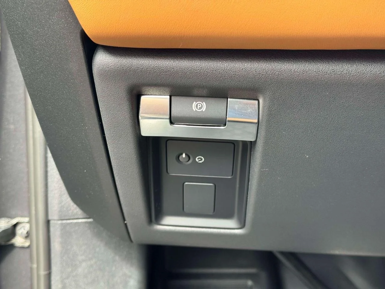 Used 2023 Carpathian Grey Premium Metallic Land Rover 110 V8 image 21