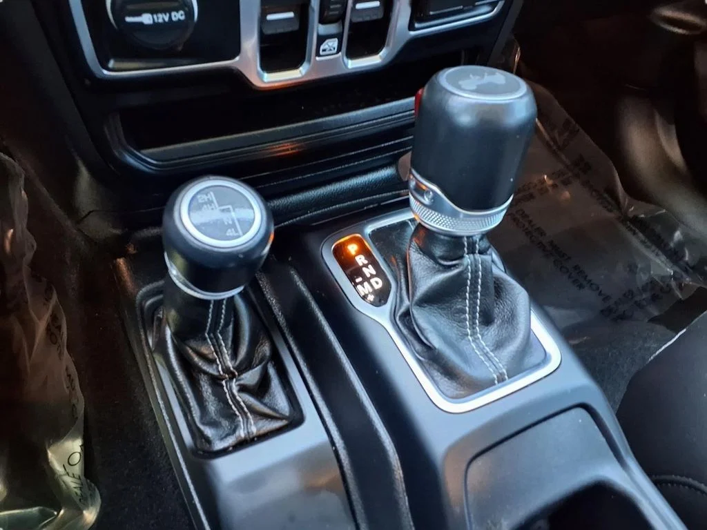 Used 2022 Black Jeep Unlimited Sahara image 11