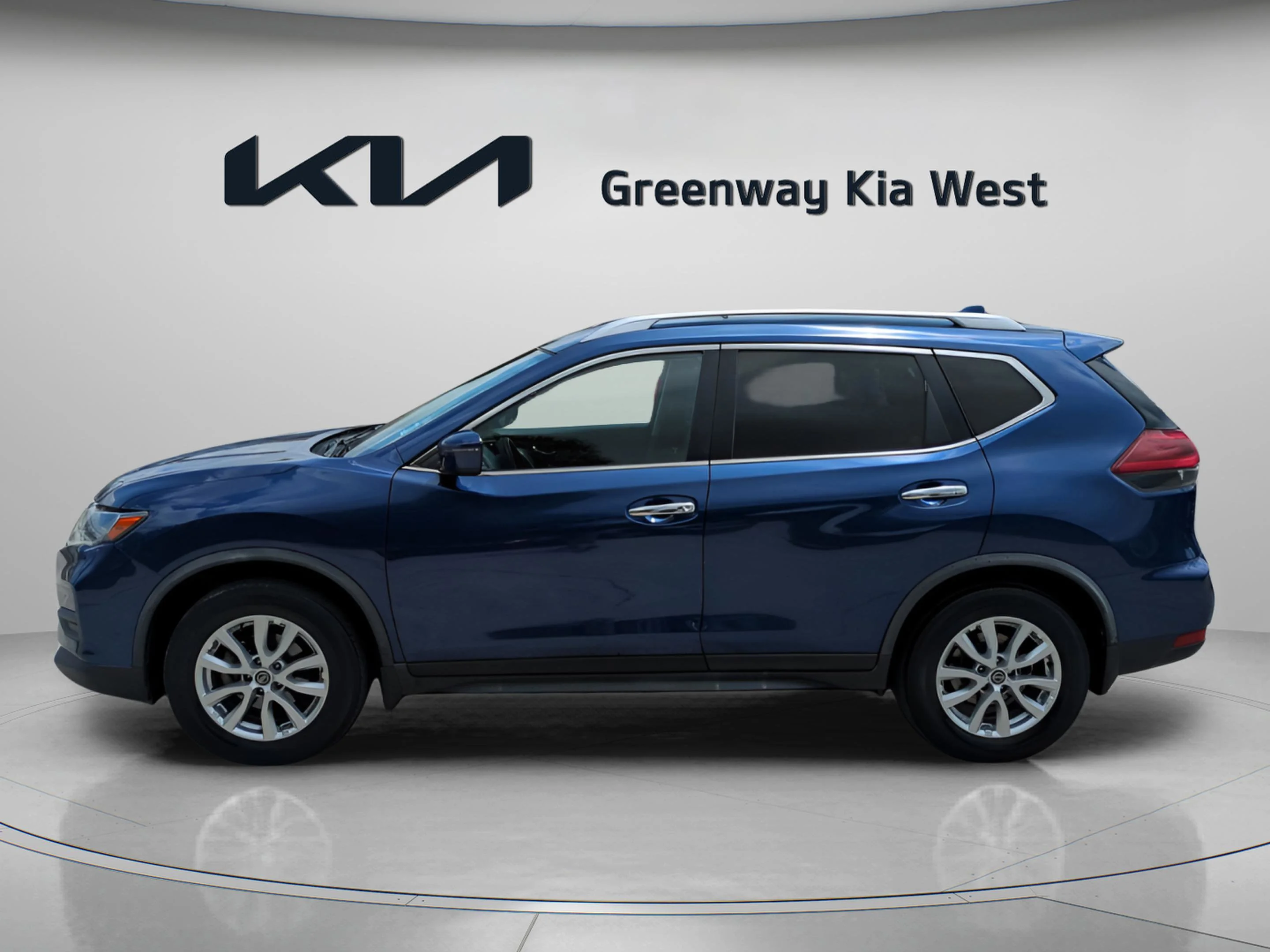 Used 2020 Caspian Blue Metallic Nissan SV image 5