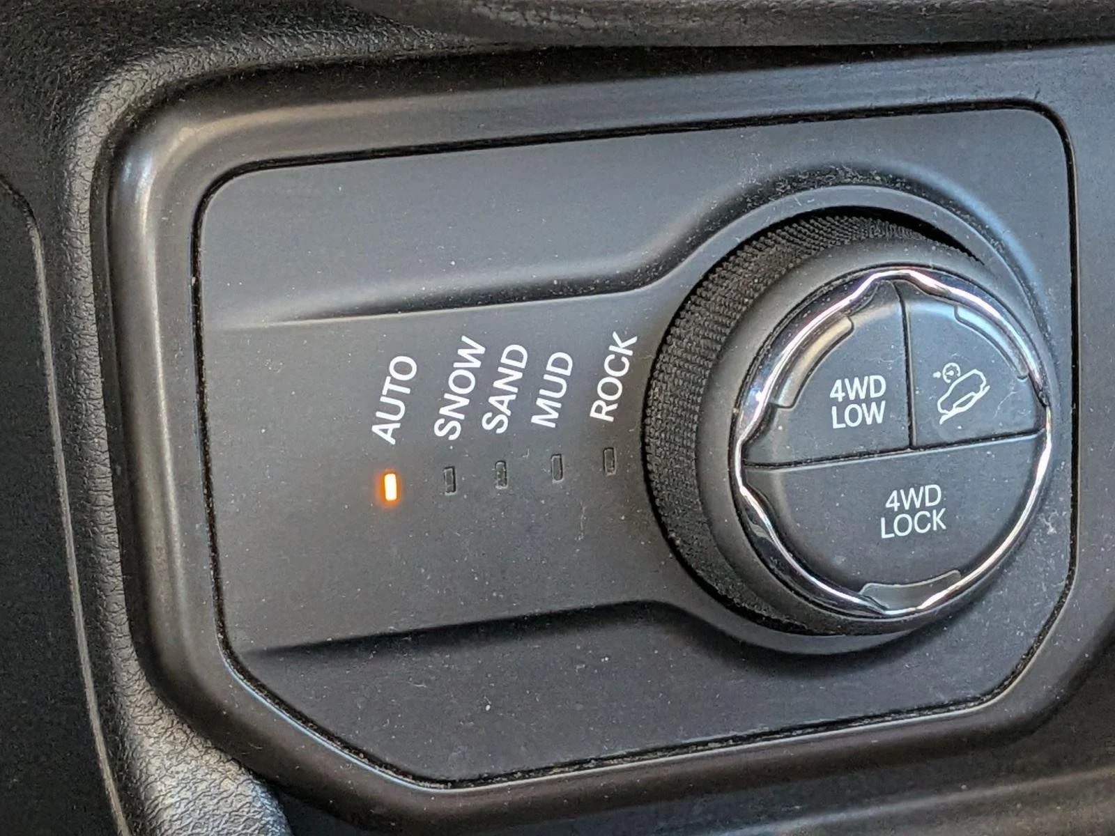 Used 2019 Solar Yellow Clearcoat Jeep Trailhawk image 14