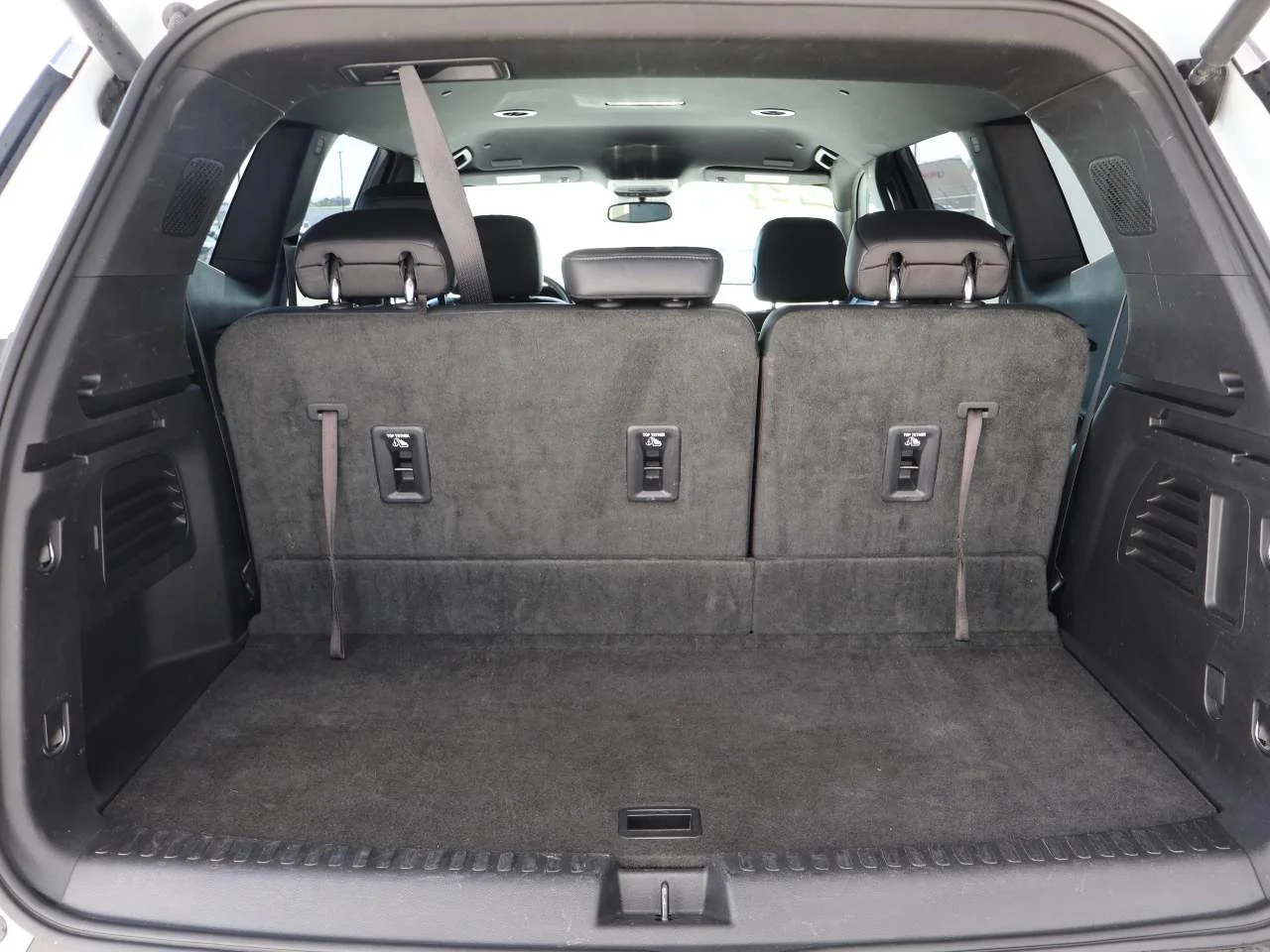 Used 2024 White Frost Tricoat GMC Elevation image 12