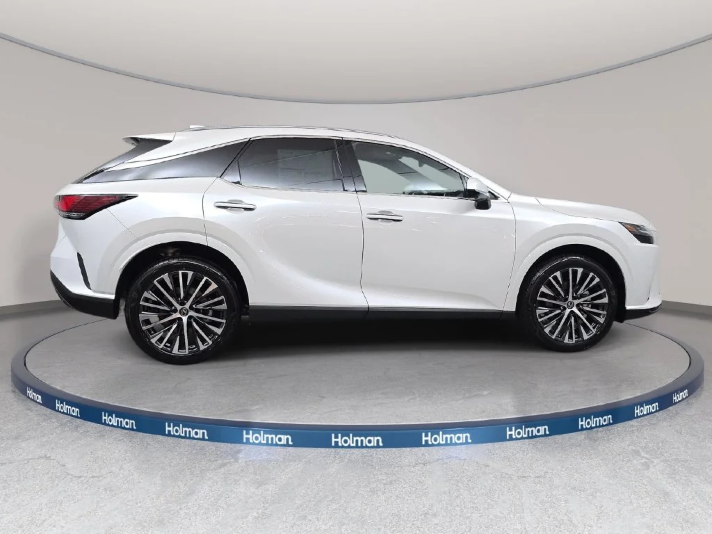 New 2026 Eminent White Pearl Lexus PREMIUM PLUS image 4